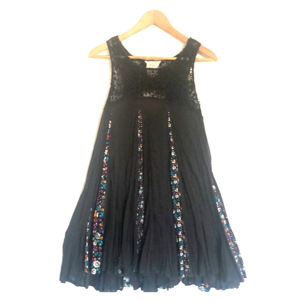 FREE PEOPLE - Flowy dress with keyhole back detail